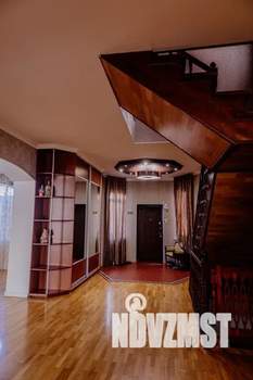 Дом 300м², 3-этажный, посуточно,