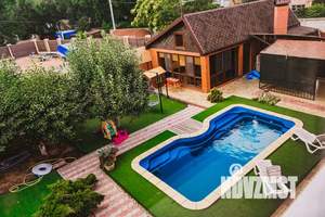 Дом 300м², 3-этажный, посуточно,