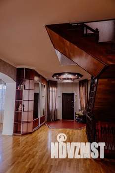 Дом 300м², 3-этажный, посуточно,