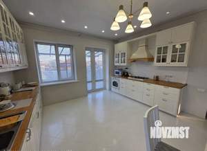 Дом 327м², 3-этажный, участок 8 сот.