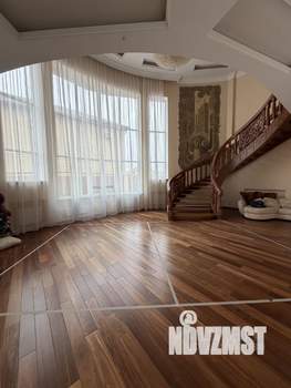 Дом 848м², 3-этажный, участок 8 сот.