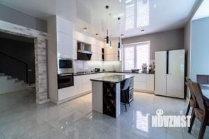 Коттедж 215м², 2-этажный, участок 6 сот.  