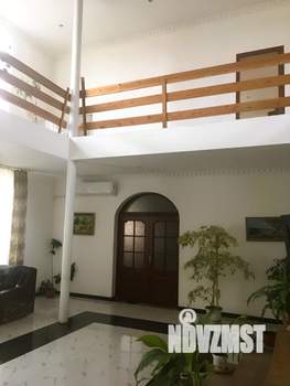 Дом 680м², 3-этажный, участок 20 сот.  