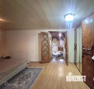 Дом 180м&sup2;, 2-этажный, участок 444 сот.  