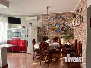 Дом 222м², 3-этажный, участок 4 сот.  