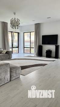 Коттедж 230м&sup2;, 1-этажный, участок 6 сот.  
