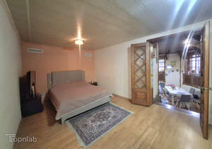 Дом 180м&sup2;, 2-этажный, участок 444 сот.  