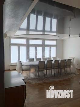 Таунхаус 356м², 3-этажный, участок 6 сот.  