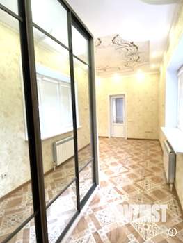 Коттедж 214м², 3-этажный, участок 5 сот.  