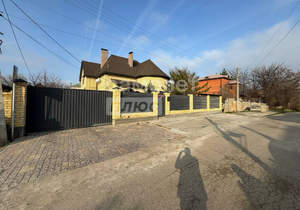 Дом 197м&sup2;, 2-этажный, участок 7 сот.  