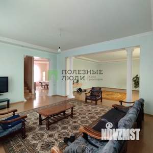 Дом 271м², 2-этажный, участок 6 сот.  