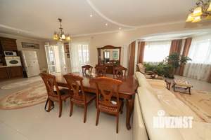 Дом 340м², 3-этажный, участок 9 сот.  