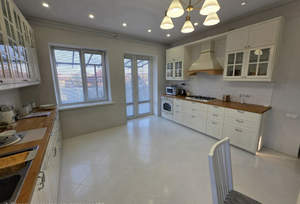 Дом 327м², 3-этажный, участок 8 сот.  