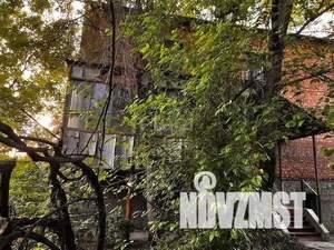 Дом 435м&sup2;, 3-этажный, участок 5 сот.  