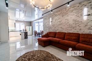 Коттедж 215м², 2-этажный, участок 6 сот.  