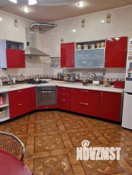 Коттедж 265м², 2-этажный, участок 6 сот.  