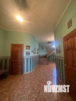 Коттедж 290м², 2-этажный, участок 10 сот.  
