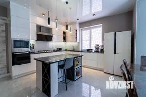 Коттедж 215м², 2-этажный, участок 6 сот.  
