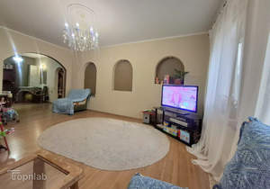 Дом 180м&sup2;, 2-этажный, участок 444 сот.  