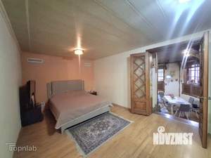 Дом 180м&sup2;, 2-этажный, участок 444 сот.  