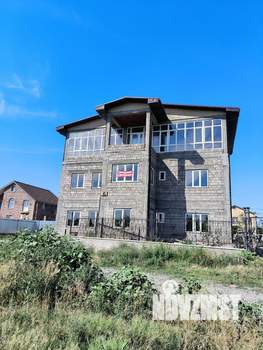 Дом 370м&sup2;, 3-этажный, участок 10 сот.  