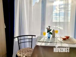 Студия квартира, посуточно, 40м2, 10/17 этаж