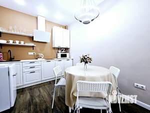 1-к квартира, посуточно, 42м2, 8/19 этаж