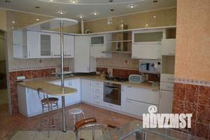 4-к квартира, на длительный срок, 200м2, 4/7 этаж