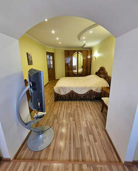 3-к квартира, вторичка, 68м2, 1/4 этаж