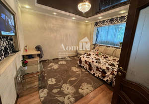 2-к квартира, вторичка, 52м2, 1/9 этаж