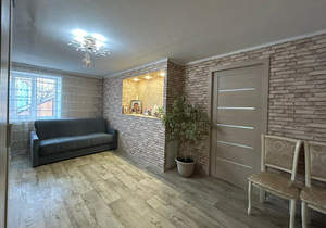 3-к квартира, вторичка, 74м2, 1/2 этаж