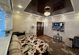 2-к квартира, вторичка, 52м2, 1/9 этаж