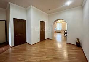 7-к квартира, вторичка, 220м2, 2/2 этаж