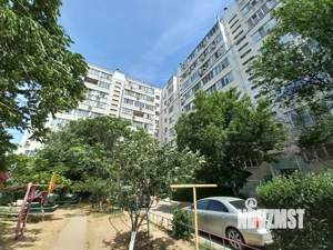 2-к квартира, вторичка, 63м2, 1/9 этаж