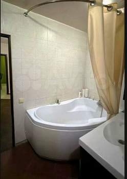 2-к квартира, вторичка, 61м2, 1/9 этаж
