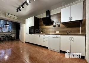 4-к квартира, вторичка, 135м2, 2/5 этаж